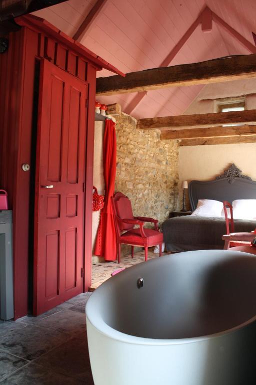 La Maison Des Lamour Hotel Plelo Room photo